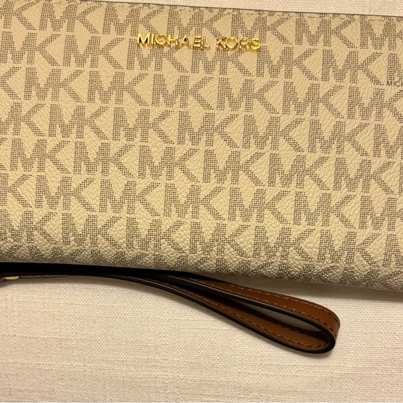 Cream colored Michael Kors wallet, brand new - Picture 4 of 4